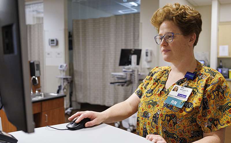 Nurse in Froedtert Clinical Cancer Center translational research unit